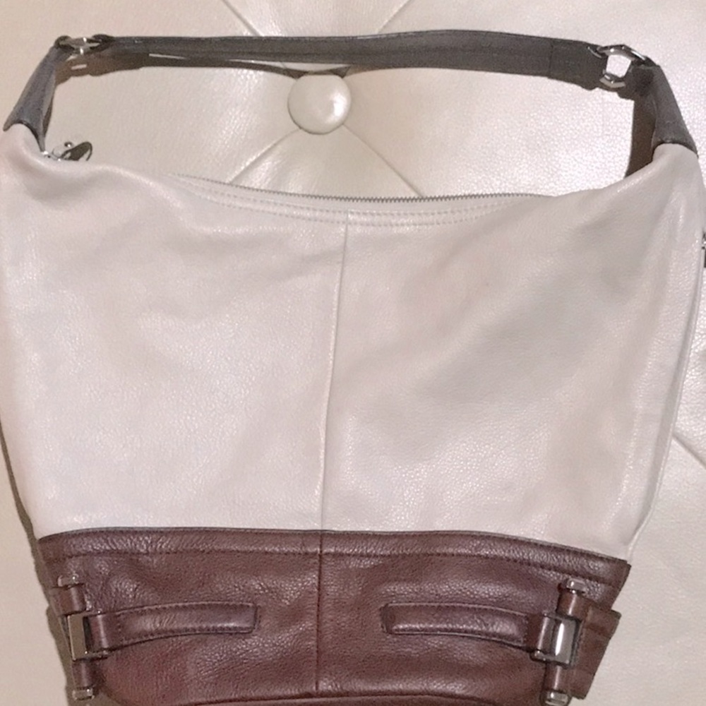 B. Makowsky leather purse.